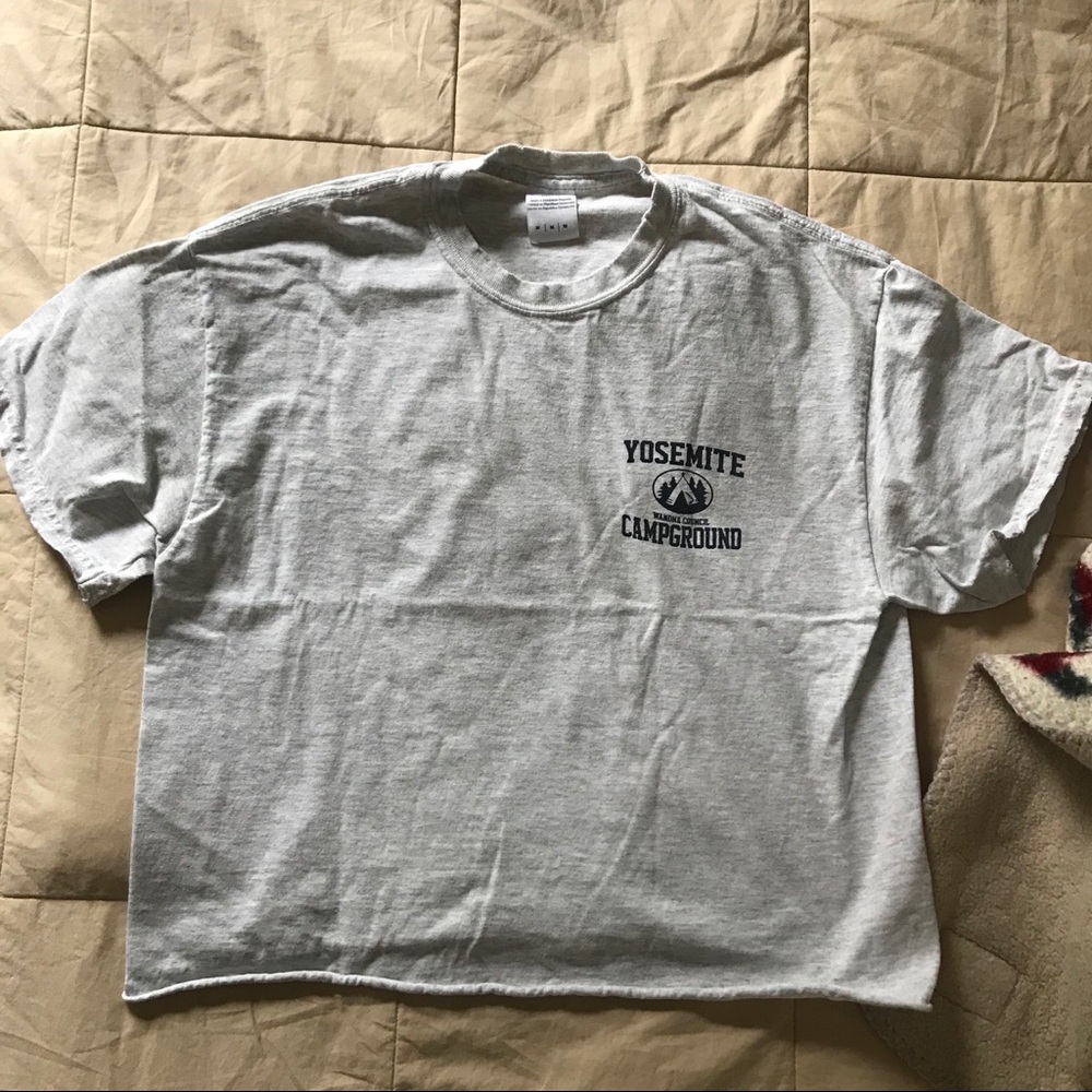 MUST GO brandy melville tee👽